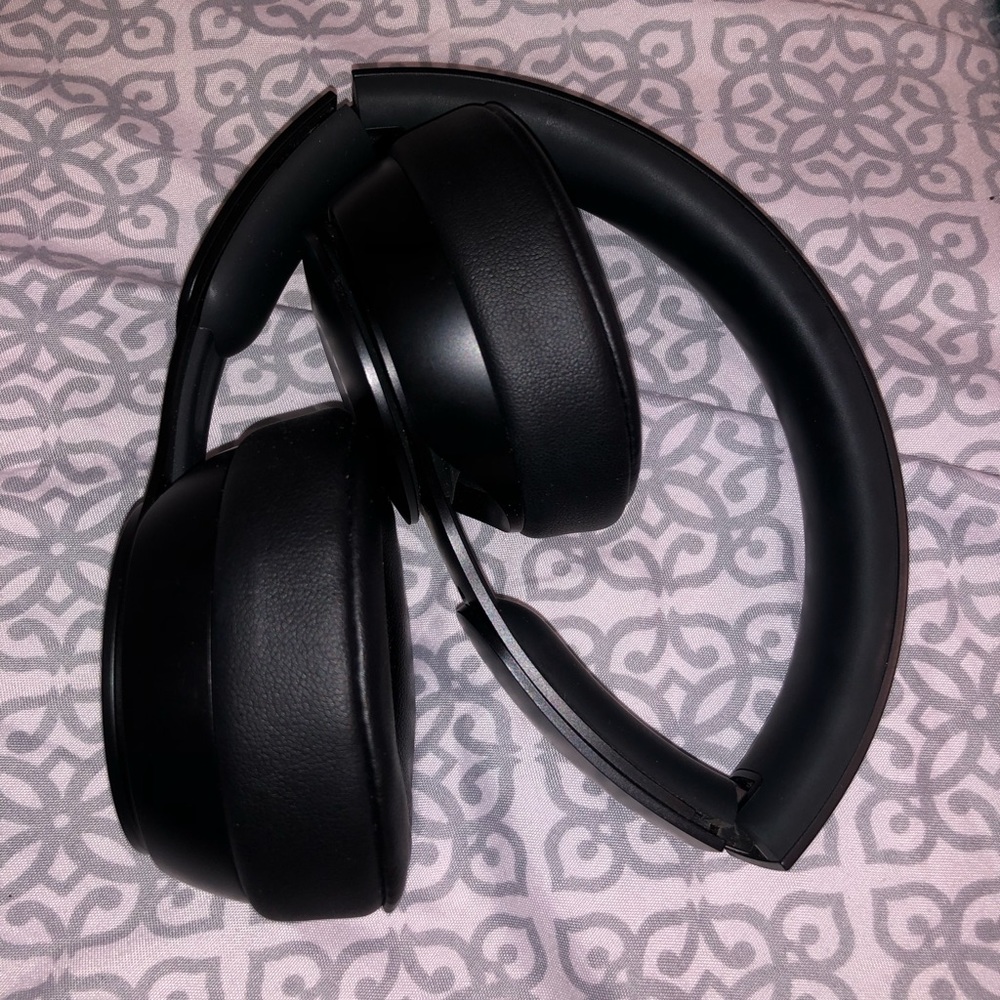 Beats solo pro wireless noise cancellation